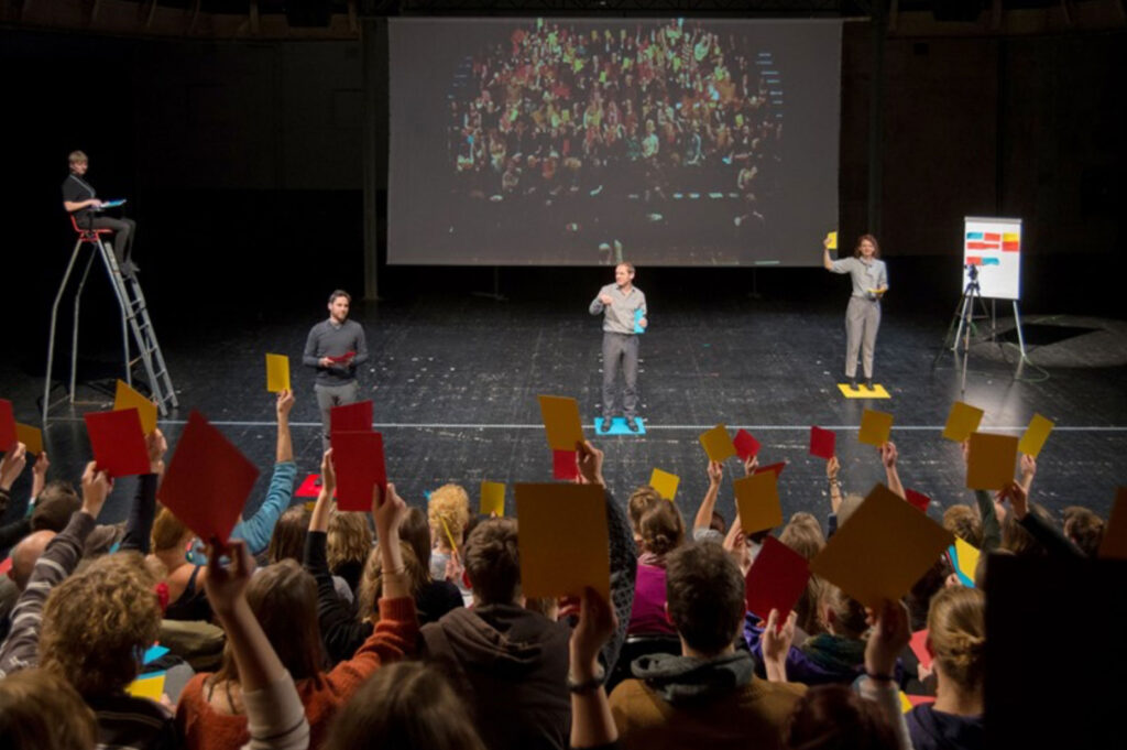 Theatrokratie-Operettokratie-Interrobang
